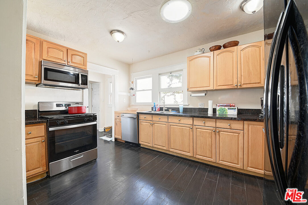 2627 South Cloverdale Avenue Los Angeles, CA 90016 - Photo 20 of 29