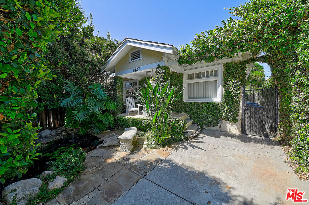 2627 South Cloverdale Avenue Los Angeles, CA 90016 - Photo 2 of 29