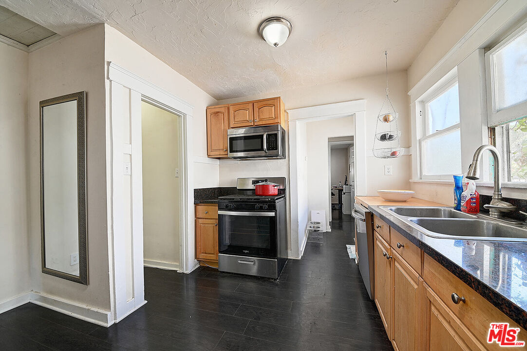 2627 South Cloverdale Avenue Los Angeles, CA 90016 - Photo 21 of 29