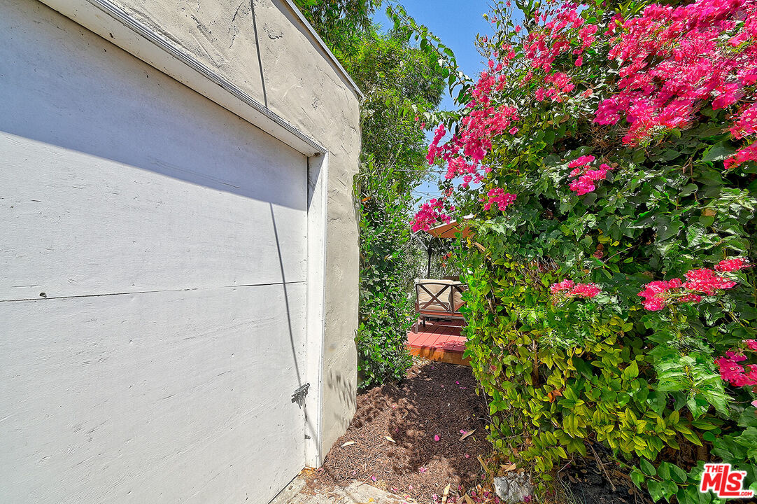 2627 South Cloverdale Avenue Los Angeles, CA 90016 - Photo 10 of 29