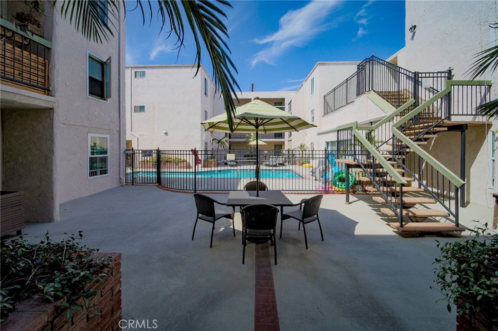 409 Burchett Street, Unit 315 Glendale, CA 91203 - Photo 29 of 34 a view of a patio with a table and chairs