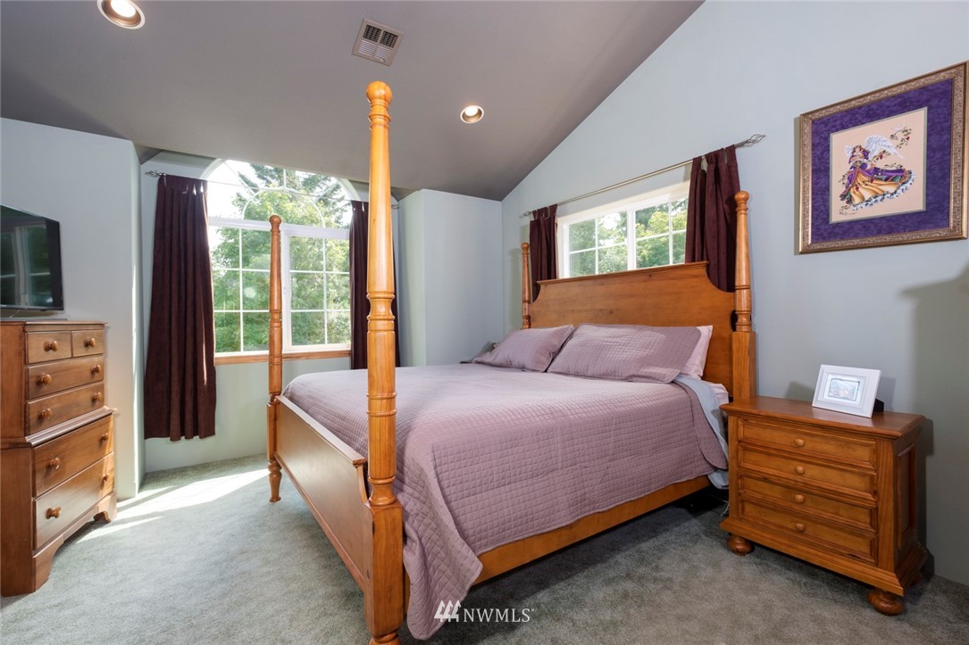 314 Walker Valley Road Port Angeles, WA 98362 - Photo 9 of 25 a bed room with a bed and a window