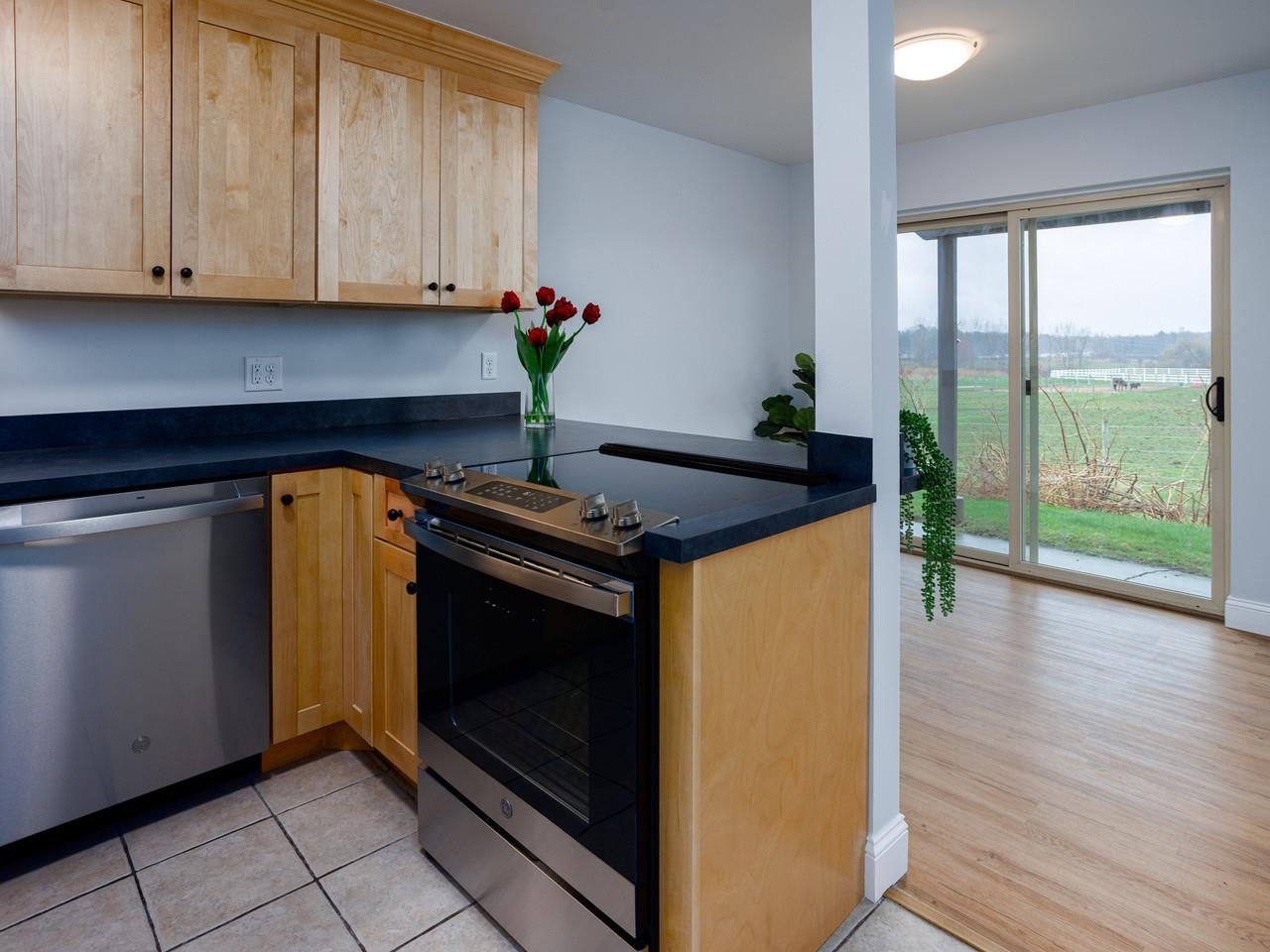 92 Quarry Hill Road, Unit 11 South Burlington, VT 05403 - Photo 7 of 23