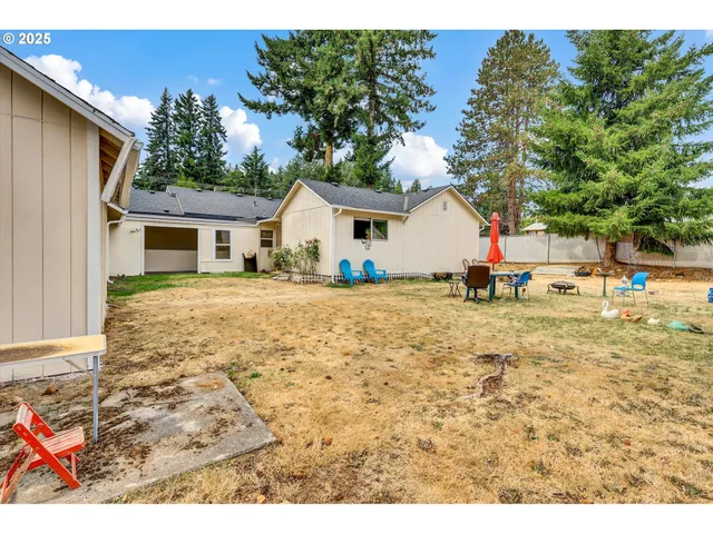 a view of a house with a backyard