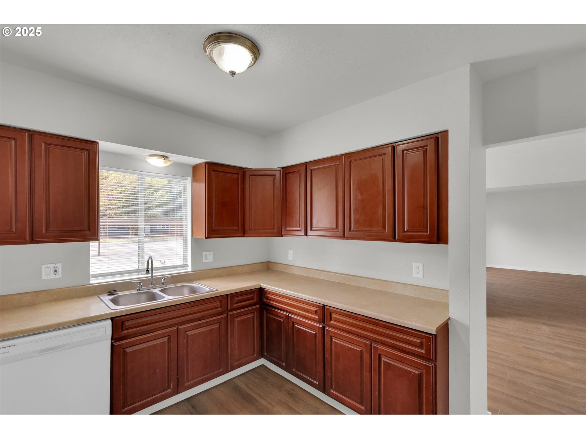 202 Northeast 162nd Avenue Portland, OR 97230 - Photo 7 of 25