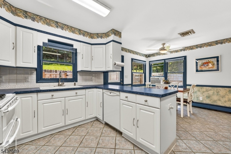 1813 Washington Valley Road Bridgewater, NJ 08836 - Photo 19 of 45