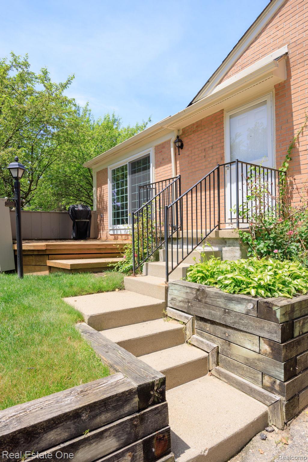 1534 Hidden Valley Lane Rochester, MI 48306 - Photo 22 of 27 11-web-or-mls-1534 Hidden Valley 11.jpg