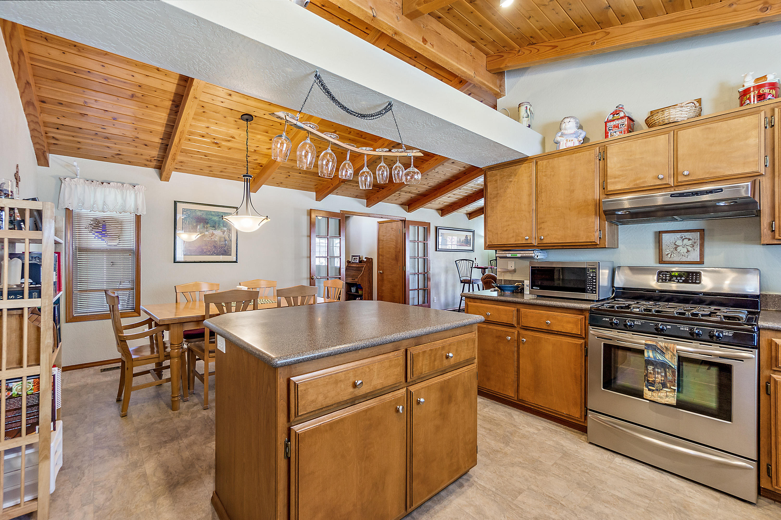 268 Vincent Court Central Point, OR 97502 - Photo 8 of 27 Open Kitchen