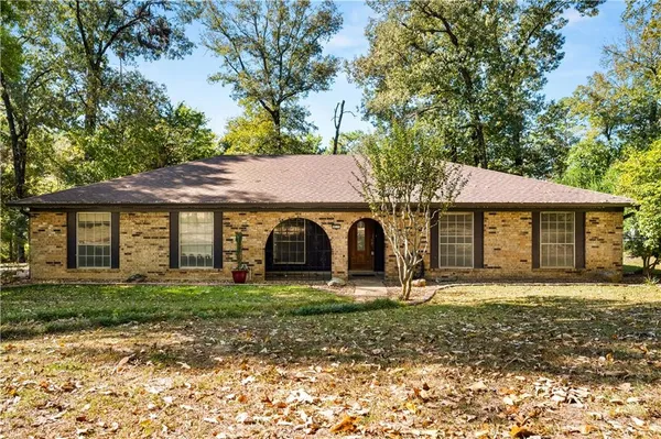 $279,900 | 8519 Fairway Drive, Pineville, LA 71360