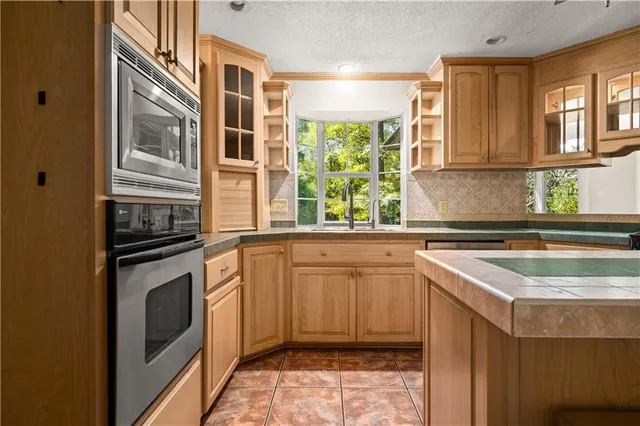 $259,900 | 8519 Fairway Drive, Pineville, LA 71360