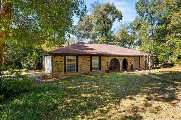 $279,900 | 8519 Fairway Drive, Pineville, LA 71360