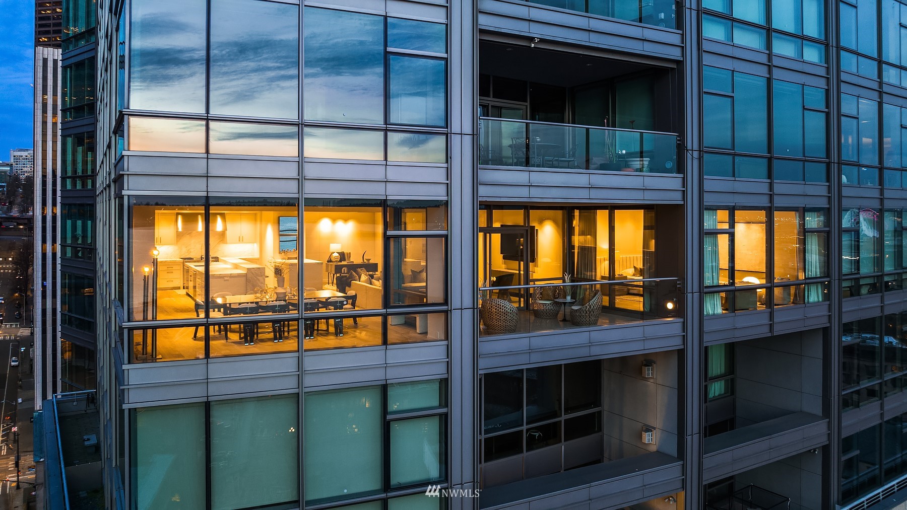 715 2nd Avenue, Unit 1702 Seattle, WA 98104 - Photo 25 of 26 a room with window