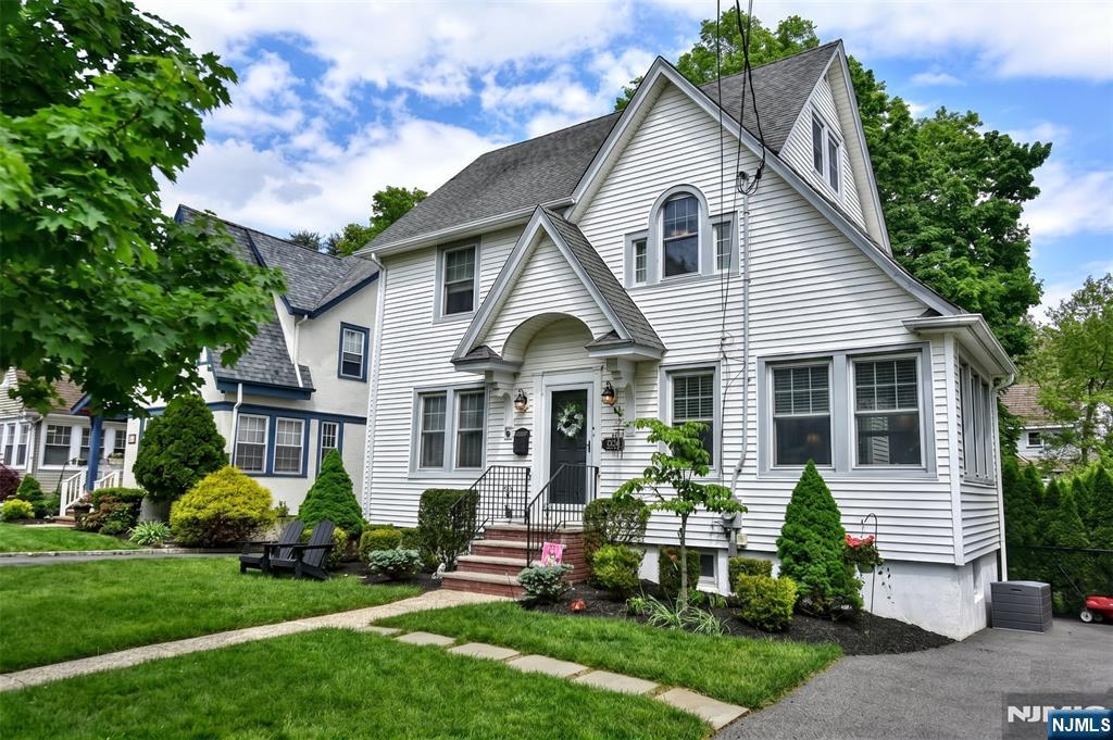 354 Demarest Avenue Oradell, NJ 07649 - Photo 2 of 33