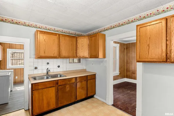 $65,000 | 908 East Behrends Avenue, Peoria, IL 61603