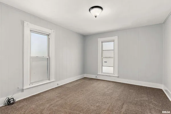 $65,000 | 908 East Behrends Avenue, Peoria, IL 61603