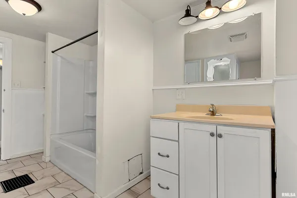 $65,000 | 908 East Behrends Avenue, Peoria, IL 61603
