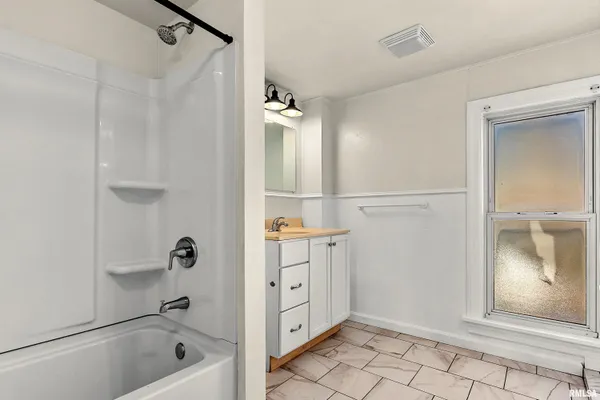 $65,000 | 908 East Behrends Avenue, Peoria, IL 61603