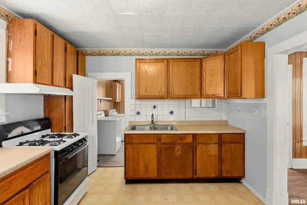 $65,000 | 908 East Behrends Avenue, Peoria, IL 61603