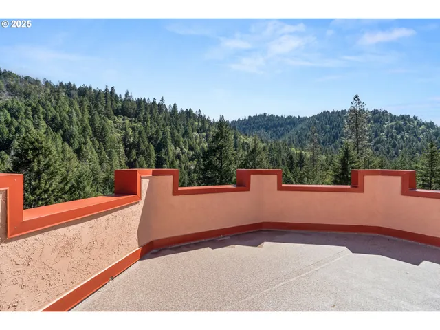 $829,000 | 520 Brimstone Road, Wolf Creek, OR 97497