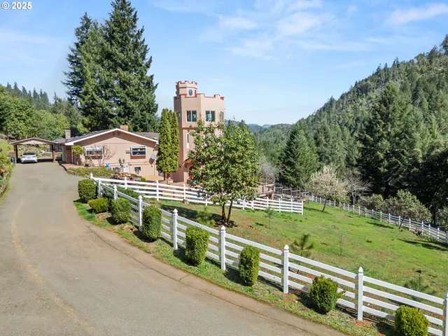 $829,000 | 520 Brimstone Road, Wolf Creek, OR 97497