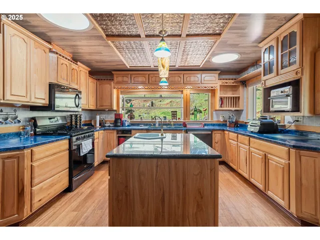 $829,000 | 520 Brimstone Road, Wolf Creek, OR 97497