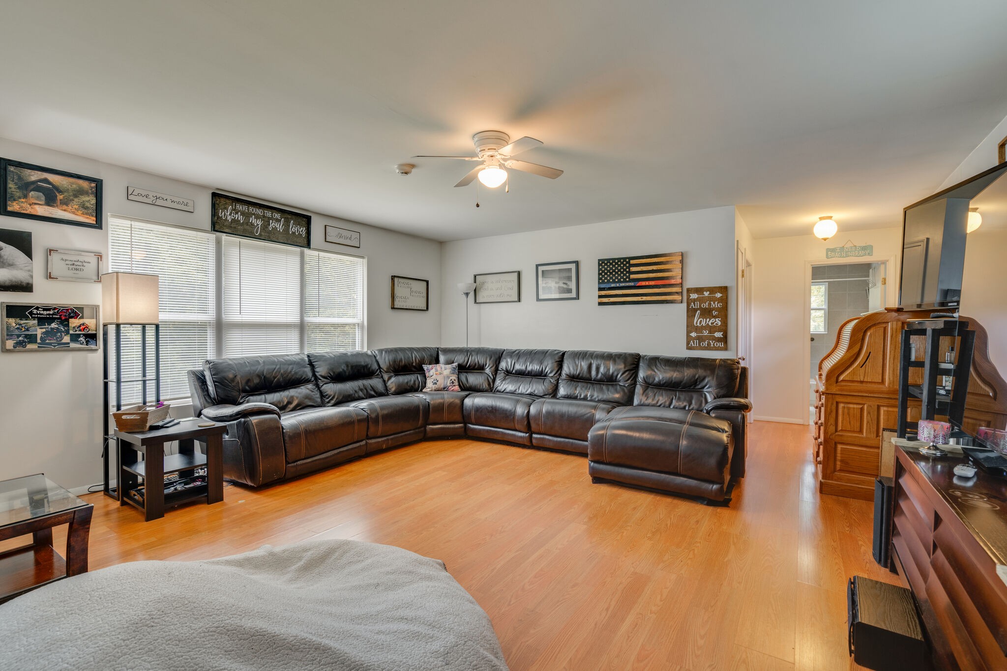 537 Chapmansboro Road Ashland City, TN 37015 - Photo 11 of 28 a living room with furniture and a flat screen tv