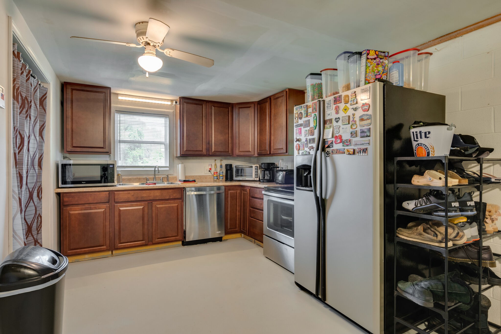 537 Chapmansboro Road Ashland City, TN 37015 - Photo 7 of 28 a kitchen with stainless steel appliances kitchen island granite countertop a refrigerator and a stove top oven