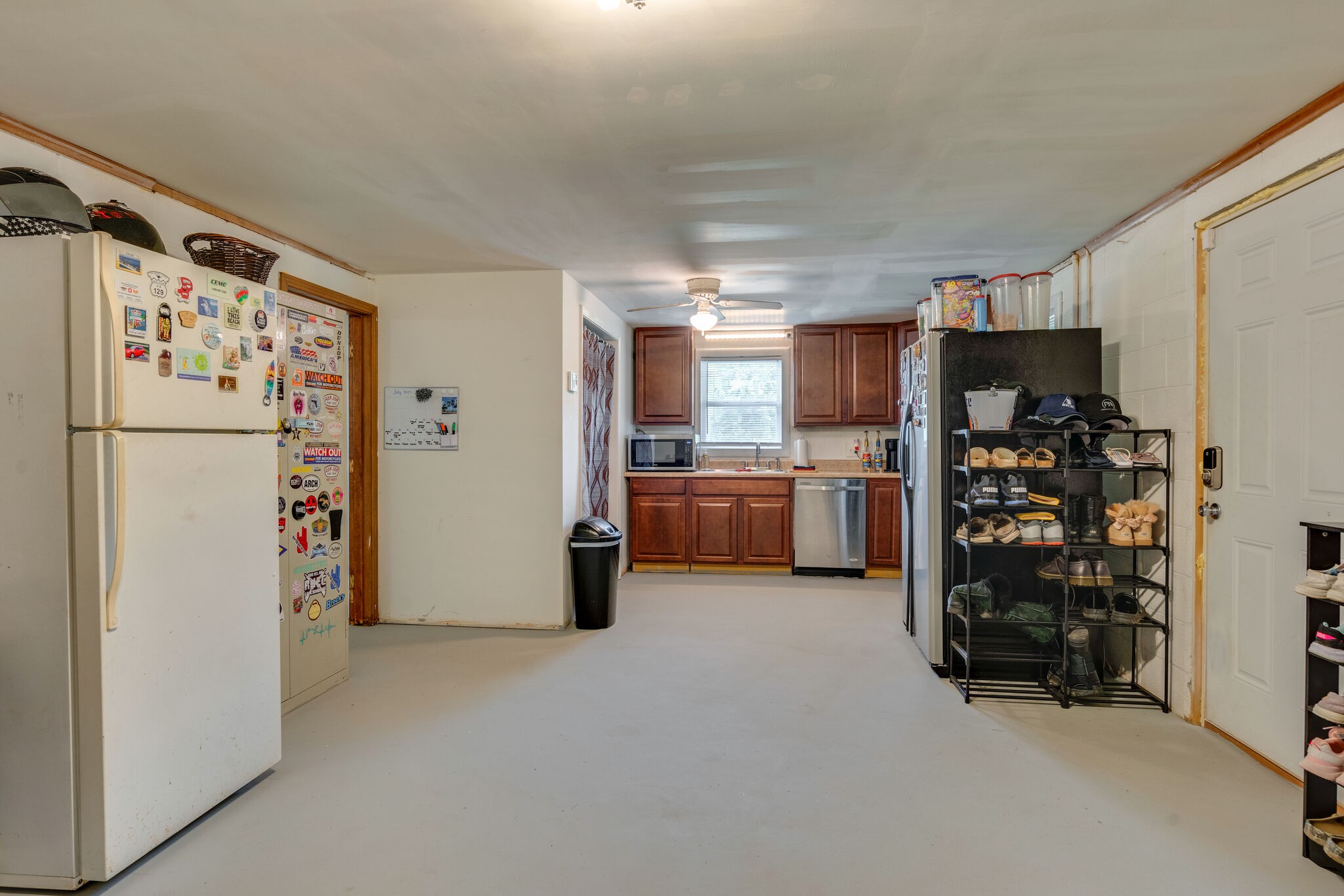 537 Chapmansboro Road Ashland City, TN 37015 - Photo 9 of 28 a kitchen with refrigerator and cabinets