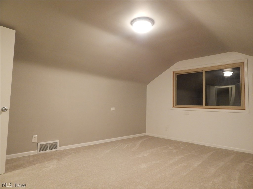 2495 Fenwick Road Cleveland, OH 44118 - Photo 19 of 32