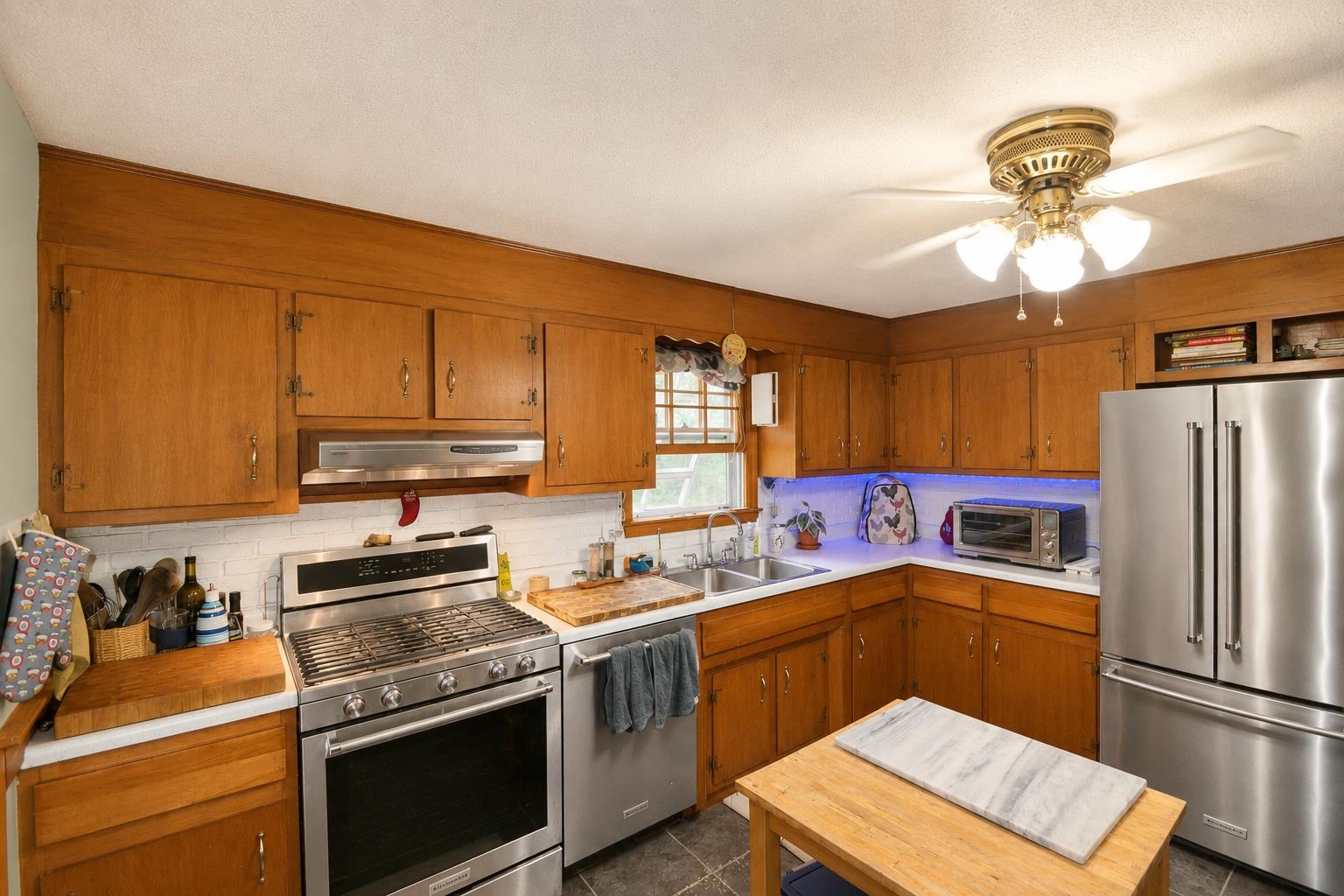 86 Mammoth Road Londonderry, NH 03053 - Photo 5 of 32 Gallery Image 5
