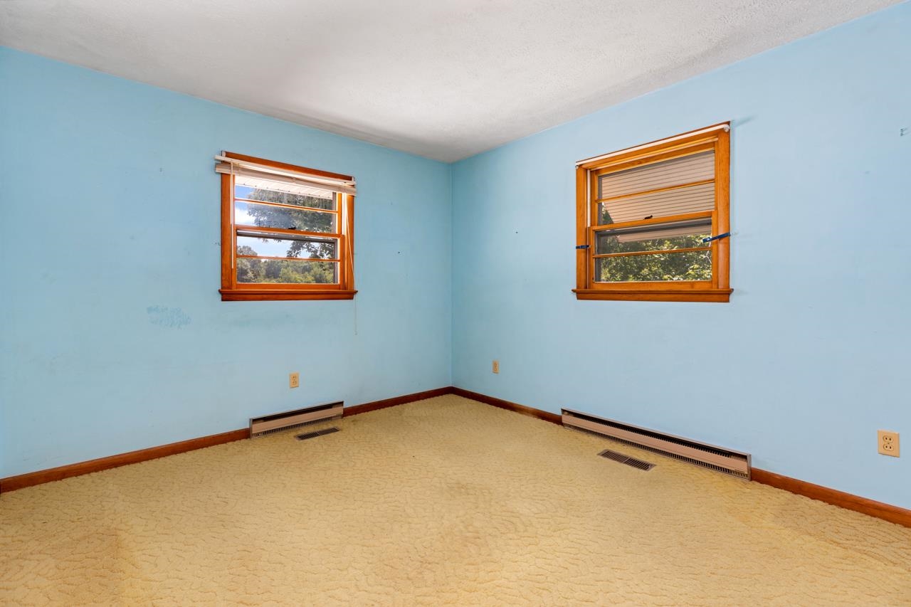 3252 Lyndhurst Road Stuarts Draft, VA 24477 - Photo 21 of 75 an empty room with a window