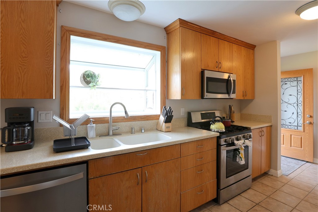 6548 Sequoia Drive Buena Park, CA 90620 - Photo 8 of 30