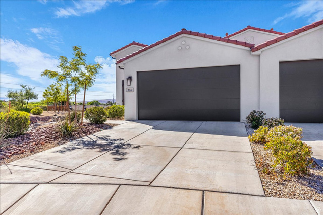 794 North Via Modelo Circle Washington, UT 84780 - Photo 3 of 21 View of front of property featuring stucco siding, concrete driveway, a tile roof, and a garage