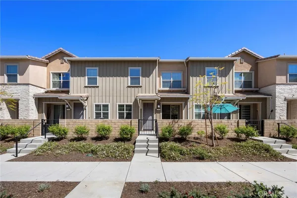 $620,000 | 22886 Concord Drive, Saugus, CA 91350
