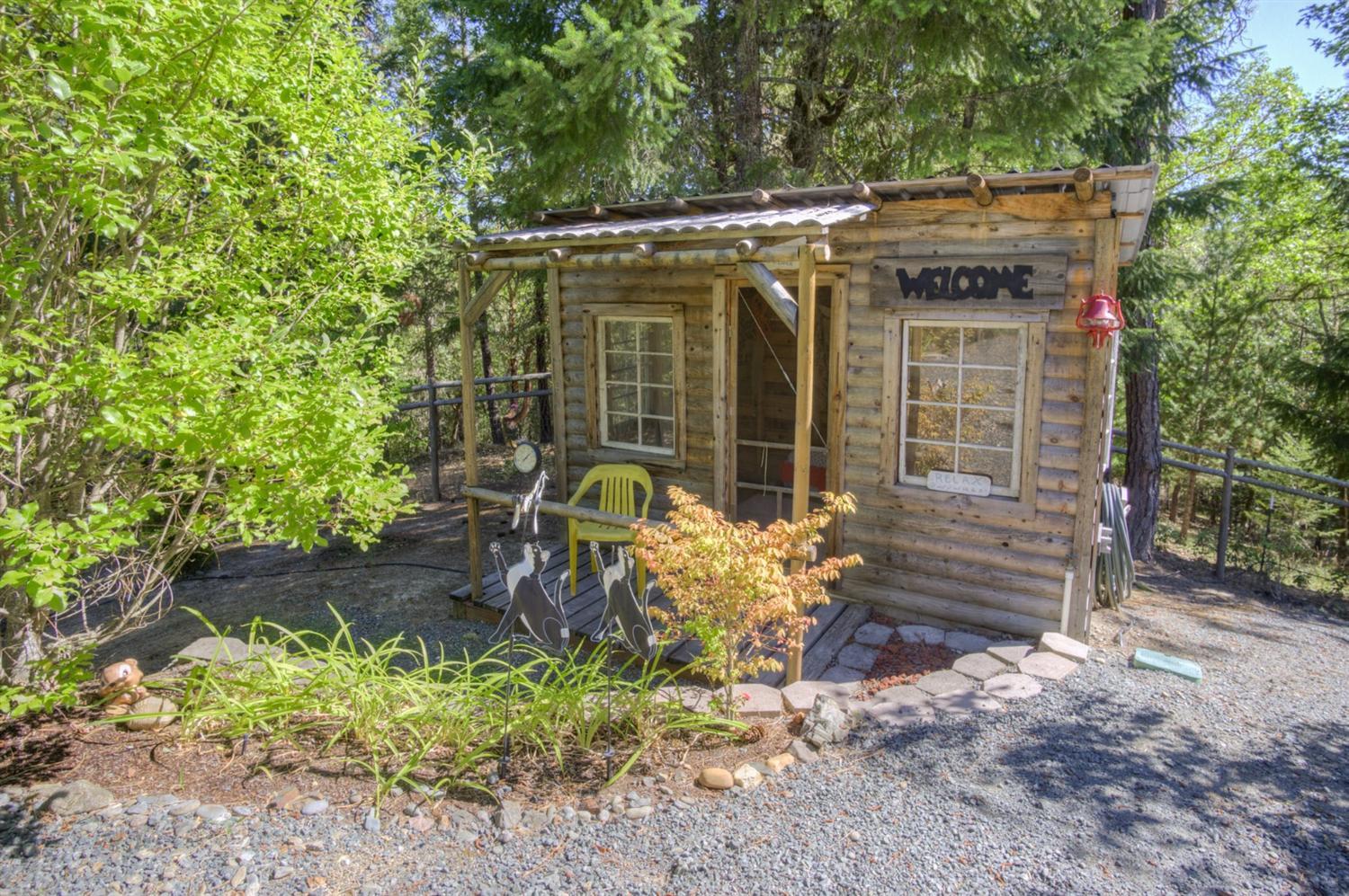 165 Creeks Road Grants Pass, OR 97526 - Photo 27 of 31 a front view of a house with a yard