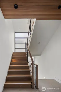 $11,700,000 | 9810 Southeast Shoreland Drive, Bellevue, WA 98004