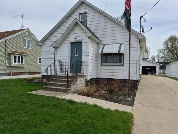 $192,900 | 245 North Broadway, Alden, MN 56009