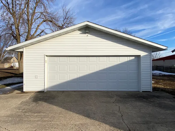 $192,900 | 245 North Broadway, Alden, MN 56009