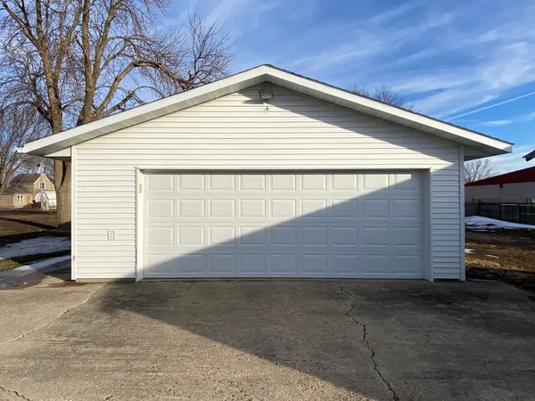 $192,900 | 245 North Broadway, Alden, MN 56009