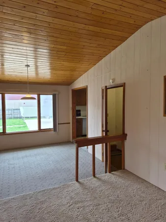 $192,900 | 245 North Broadway, Alden, MN 56009