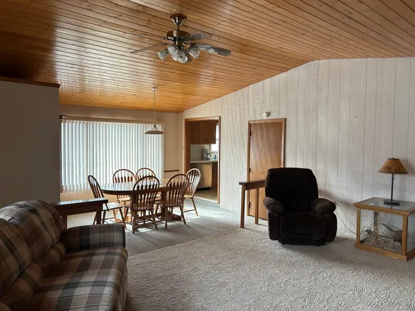 $192,900 | 245 North Broadway, Alden, MN 56009