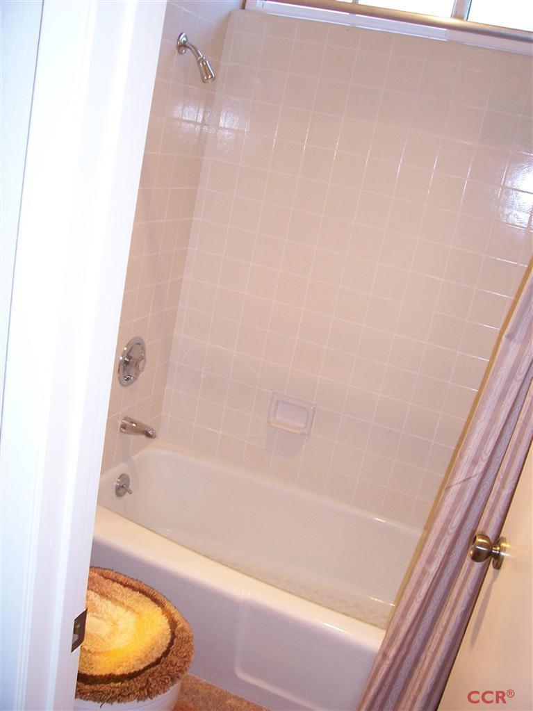 4413 Aquarius Road Lompoc, CA 93436 - Photo 18 of 19 a bathroom with a bathtub and toilet