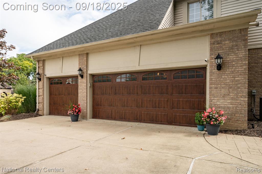 3851 Red Root Road Lake Orion, MI 48360 - Photo 4 of 53