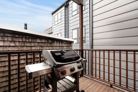 $1,290,000 | 133 I Street, Unit 3, Boston, MA 02127