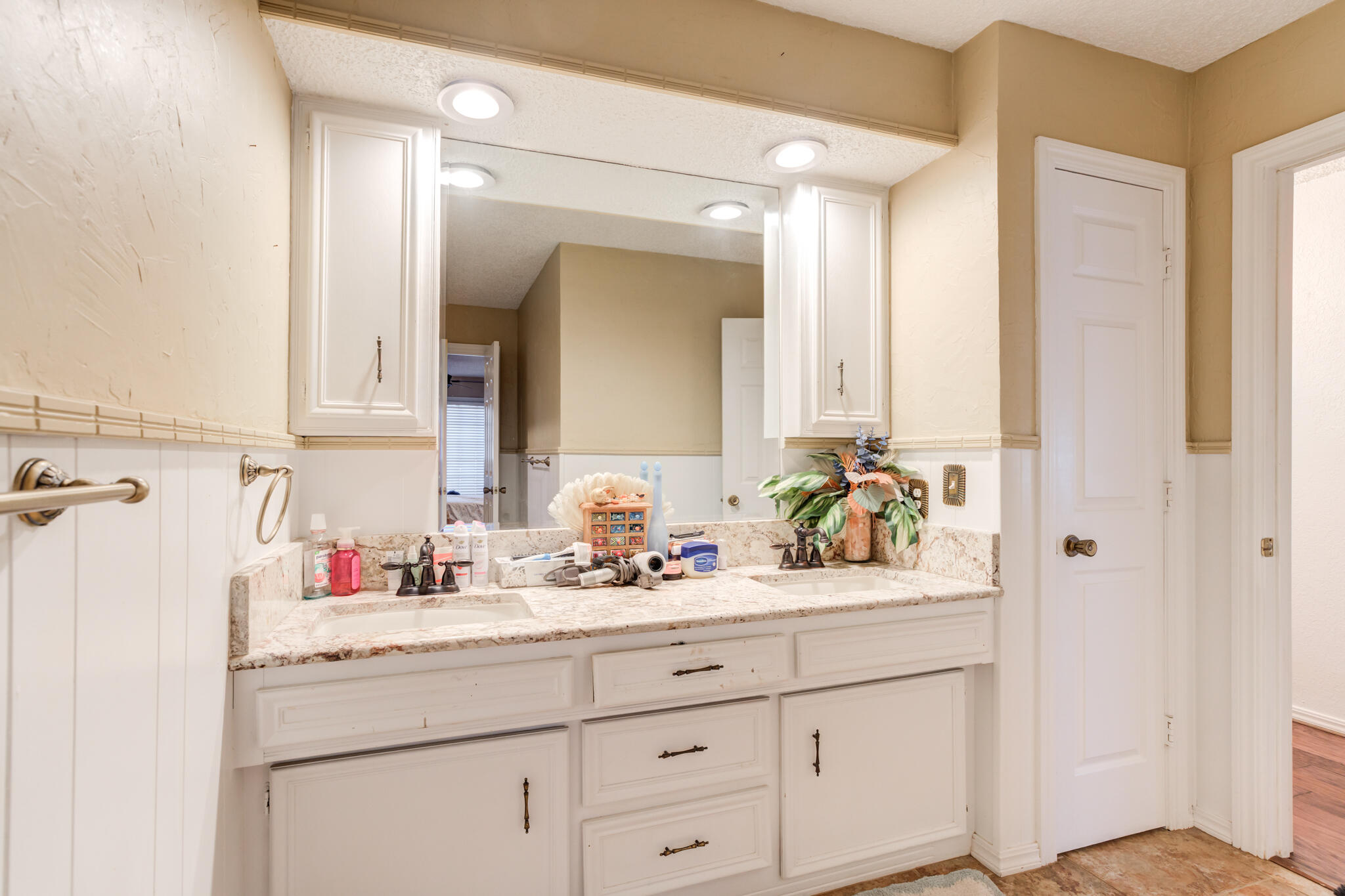 5713 76th Street Lubbock, TX 79424 - Photo 39 of 62 5713-76th-St_Lubbock-TX_28_Bathroom-2