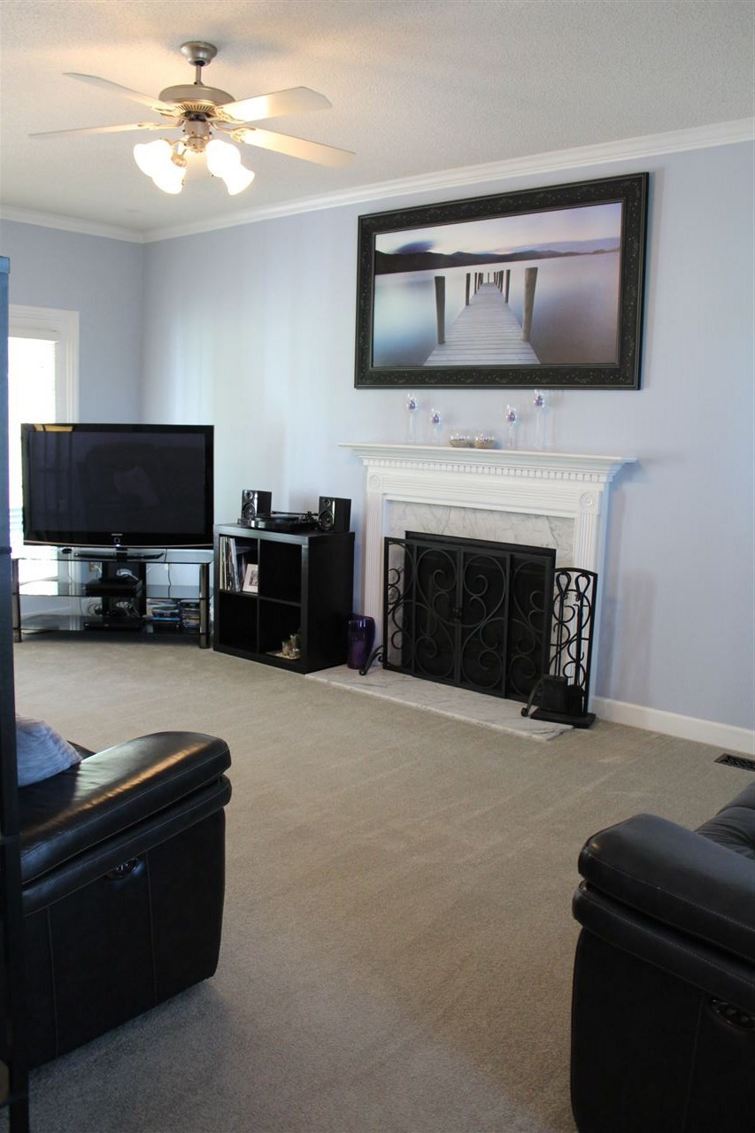 4304 Willow Lake Road Raleigh, NC 27616 - Photo 8 of 28 Den/Family/Great Room