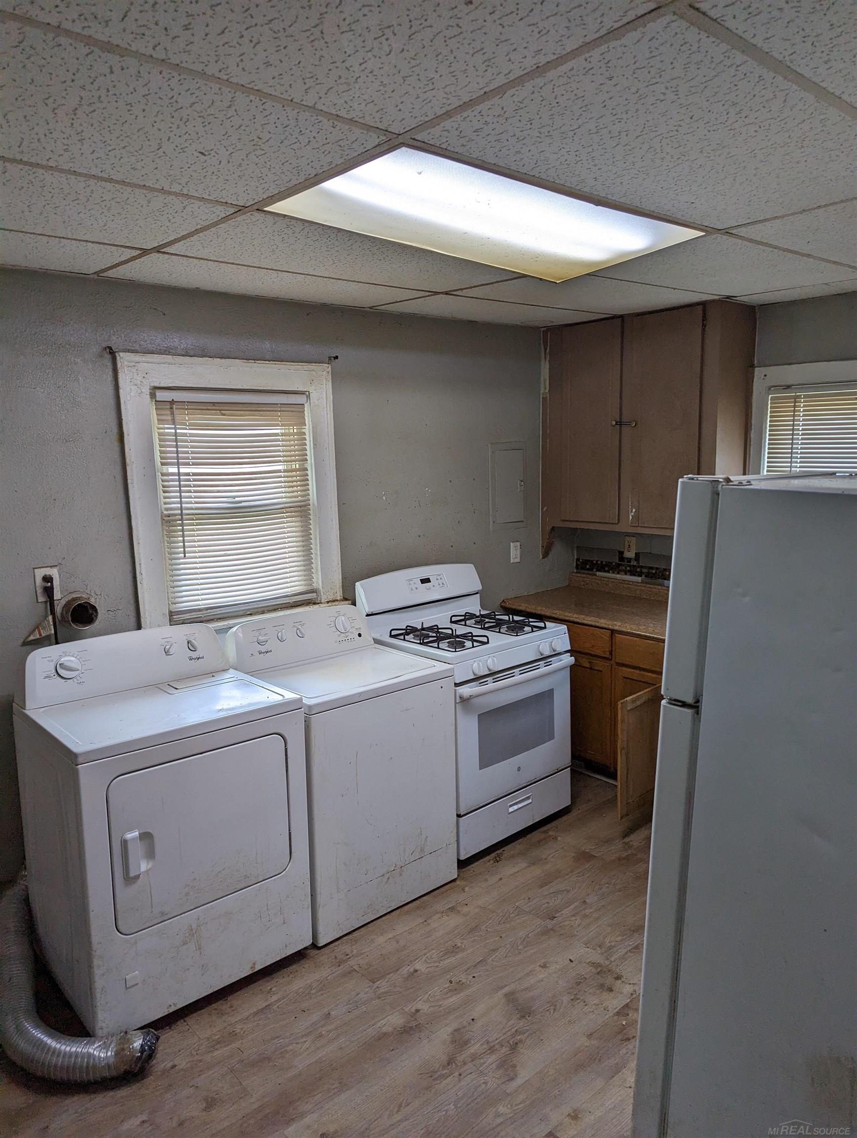 8258 Toepfer Road Warren, MI 48089 - Photo 6 of 9 50111390-5.JPG