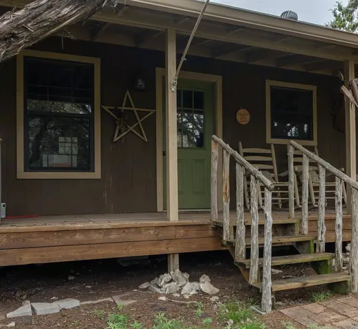 a view of entryway front of house