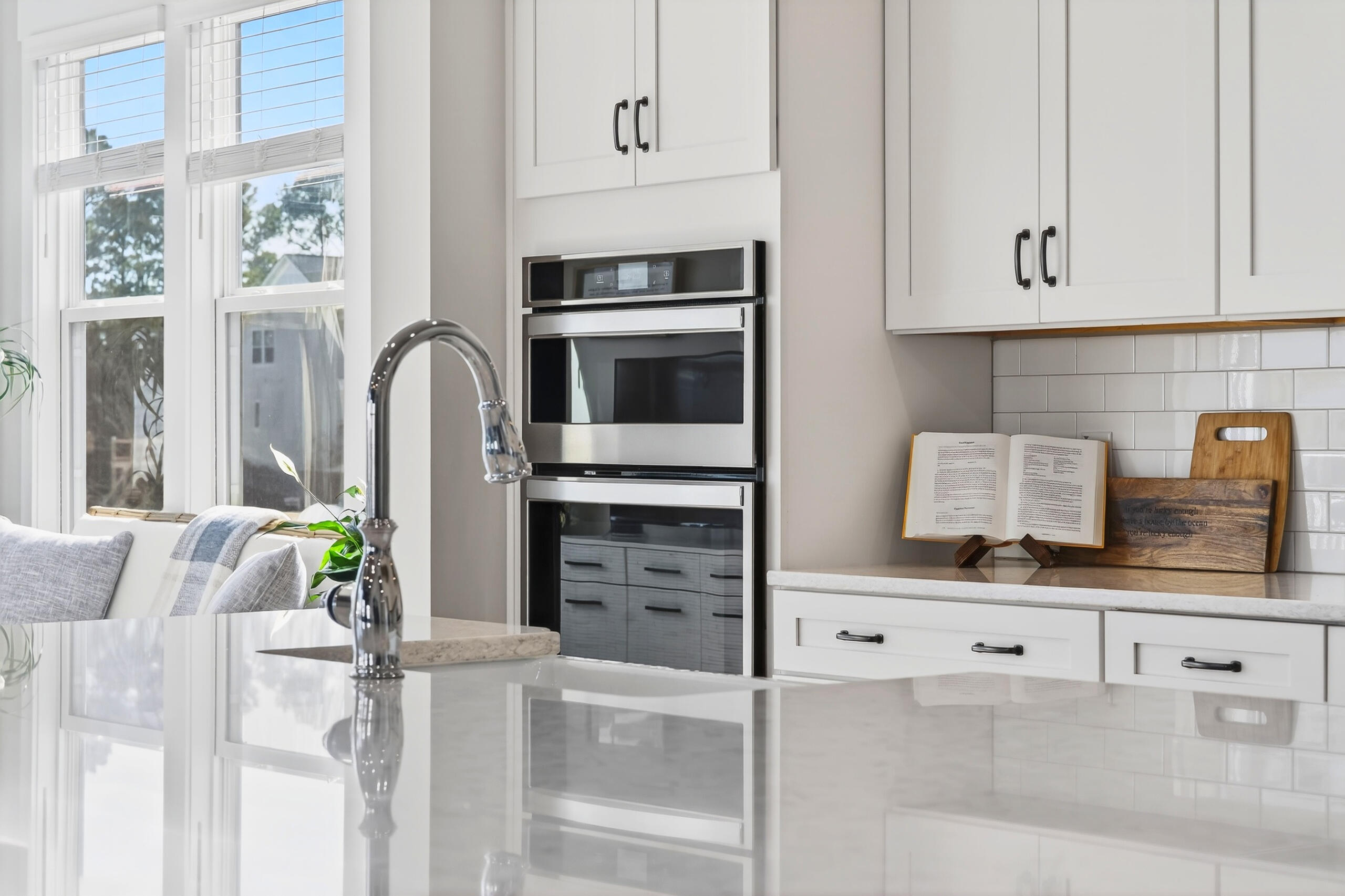 1464 Stratton Place Mount Pleasant, SC 29466 - Photo 26 of 86 Light-filled kitchen