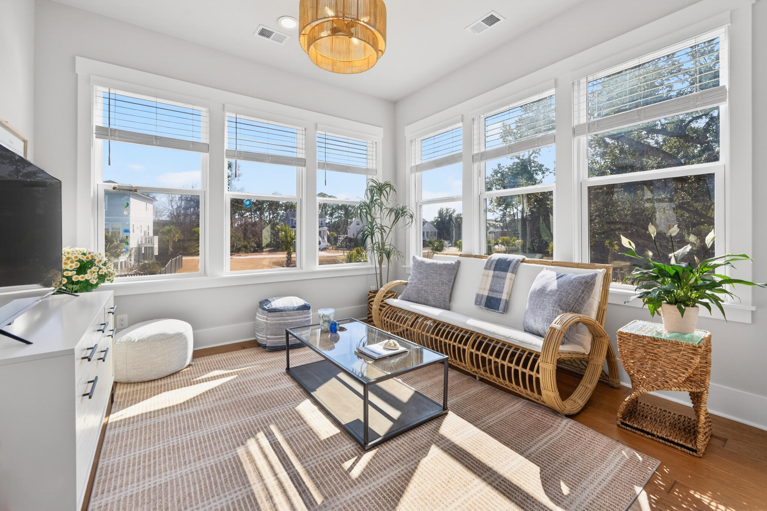 1464 Stratton Place Mount Pleasant, SC 29466 - Photo 27 of 86 Sitting area adjacent to kitchen